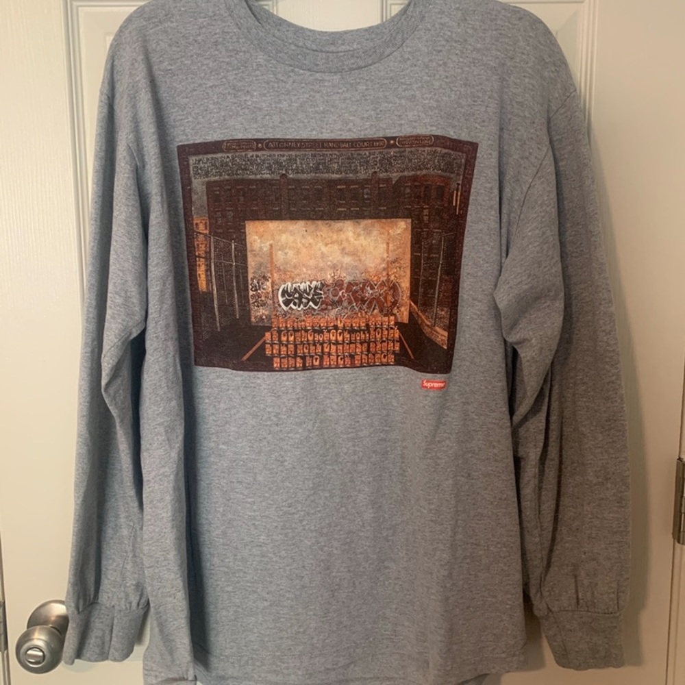 Men’s large preshrunk Supreme long sleeve tee